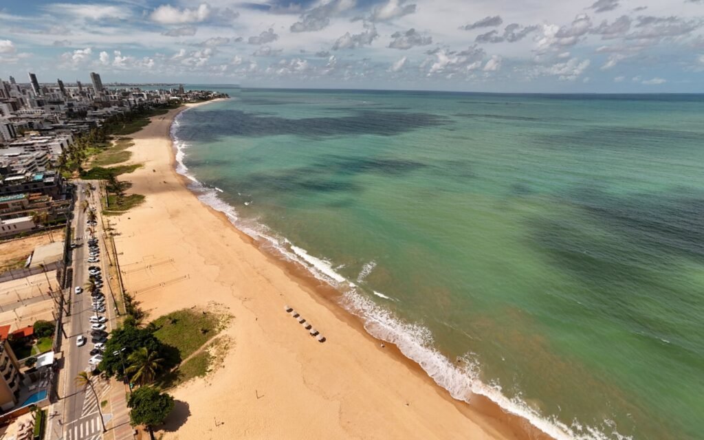Praia de Manaíra e Cabo Branco: como são as duas praias da orla de João Pessoa