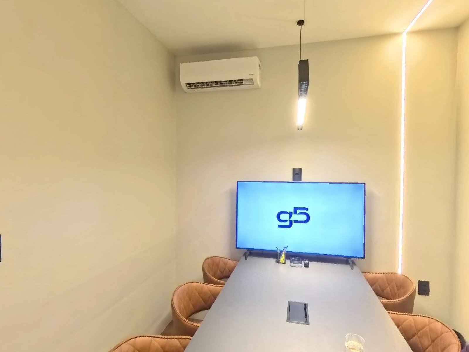 Sala de reunião da G5 Planos de Saúde, em João Pessoa, em tour virtual 360° feito pela PBem360